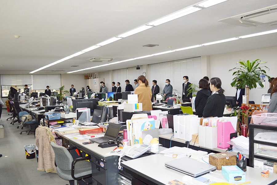 社員全員で朝礼